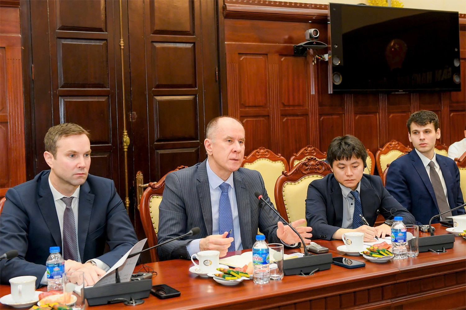 thong-doc-nguyen-thi-hong-lam-viec-doan-can-bo-cua-quy-tien-te-quoc-te-2