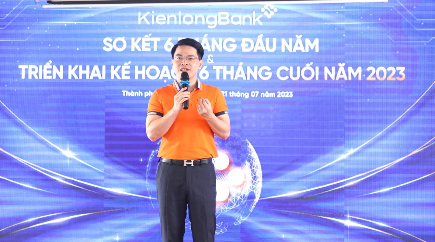 Ong-Tran-Ngoc-Minh-kienlongbank-so-ket-6-thang-dau-nam-2023