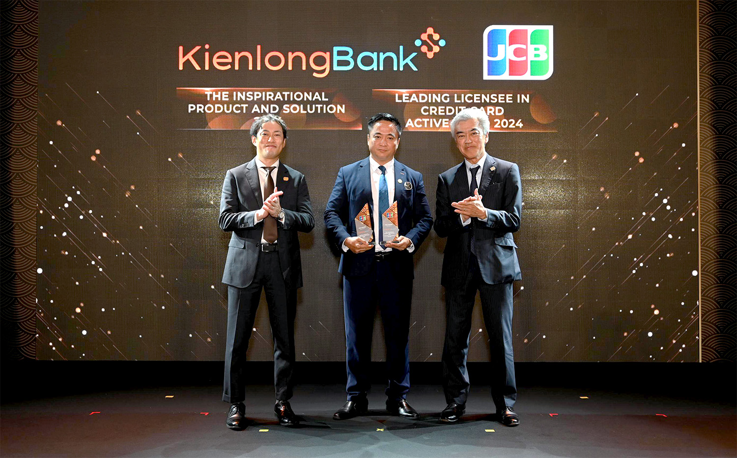 logo-30-nam-kienlongbank-nhan-giai-thuong-to-chuc-the-quoc-te-jcb logo-30-nam-kienlongbank-nhan-giai-thuong-to-chuc-the-quoc-te-jcb
