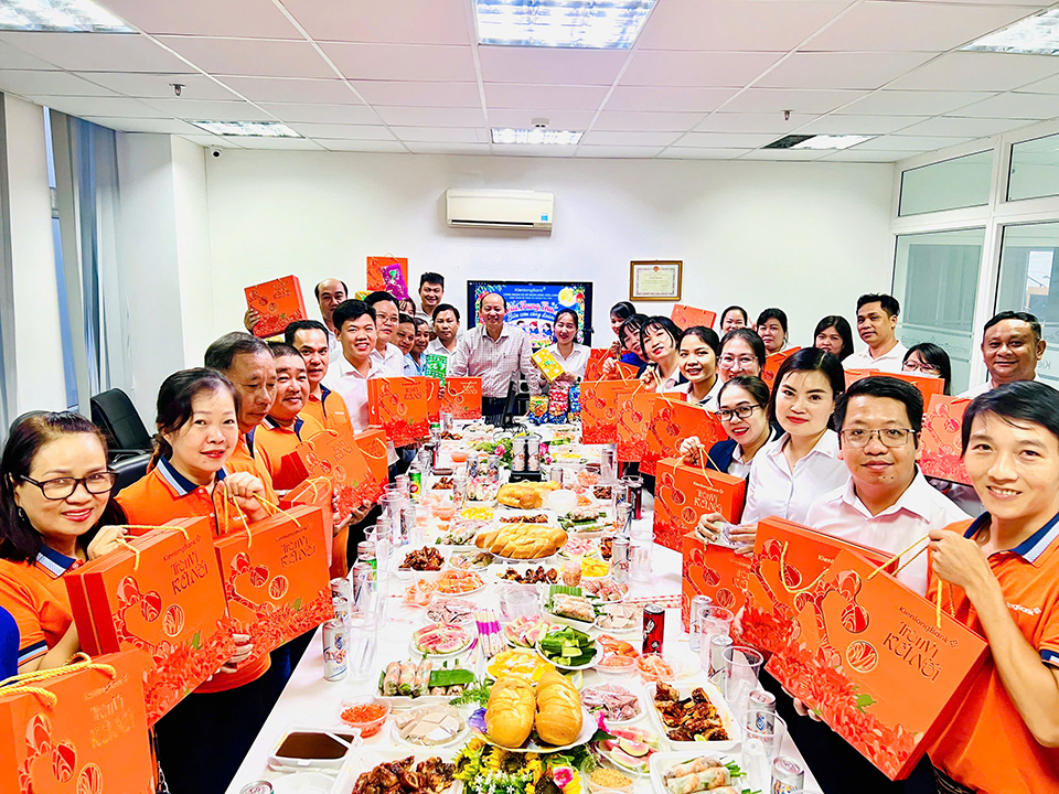 kienlongbank-bua-com-cong-doan
