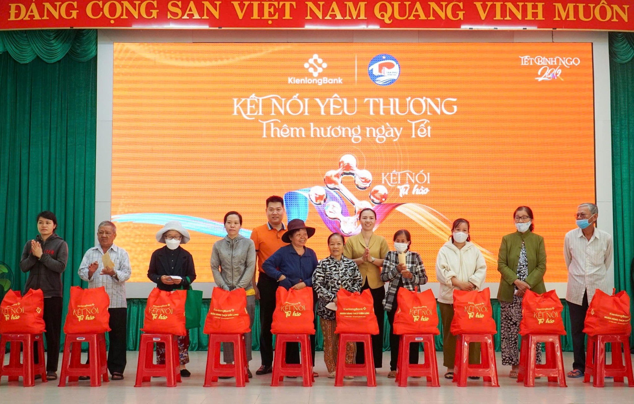 ket-noi-yeu-thuong-them-huong-ngay-tet