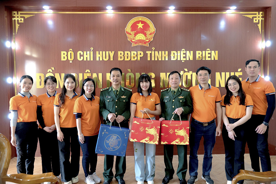 KienlongBank trao quà tại Điện Biên KienlongBank trao quà tại Điện Biên